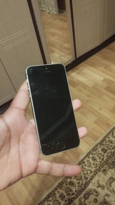 ipad 14 pro: IPhone SE, Gümüşü, Qırıq — 2