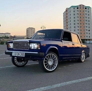 vaz 21 010: VAZ 2107, dərin mavi rəngdə sedan. Aşağıdakı xüsusiyyətlər diqqət — 1