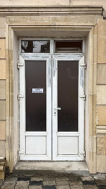 Plastik qapi 128 * 233 sm İki tərəfi açılan qapı. Üstündə