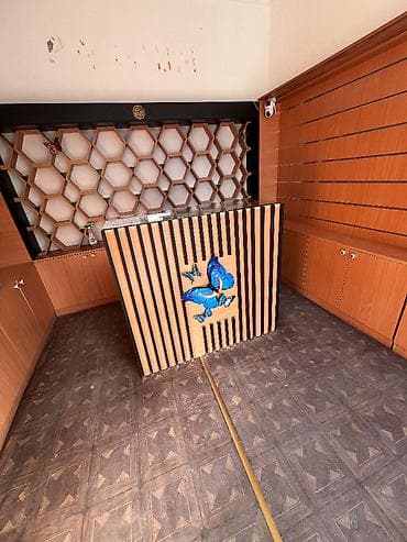 Rəf vitrinləri: Mağaza vitrini və masa satılır. 3 hissədən ibarət mağaza vitrini və — 5