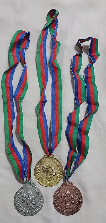 Dəbilqələr: Boks medal dəsti - Rənglər: qızıl, gümüş, bürünc - Dizayn: Hər iki — 3