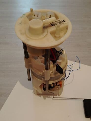 maşın katalizatoru: - Orijinal BMW detalı, üzərində istehsalçı etiketləri və kod görünür — 1