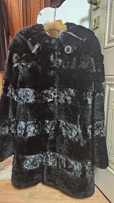kofta m: Qara rəngdə qadın kürk palto, təmiz norka - Model: kapüşonlu, düyməli — 1