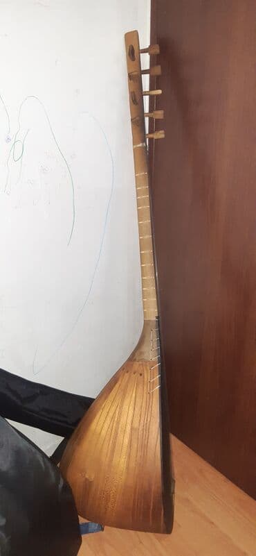 tut agaci: Məhsul: Bağlama/Saz – uzun qol Xüsusiyyətlər: - Korpus: armud — 3