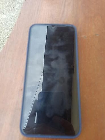 Salam redmı 15 C 2 ay işləyib 1 il zemanet verilir 128 yaddaş ram 4 GB