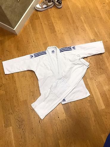 Brend: adidas Rəng: Ağ Növ: Döyüş sənətləri üçün kimono (gi) Material — 1