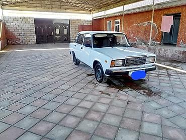 vaz 2107 abilsofka: VAZ 2107, ağ rəng, 4 qapı sedan. Texniki xüsusiyyətlər: - Benzin — 7