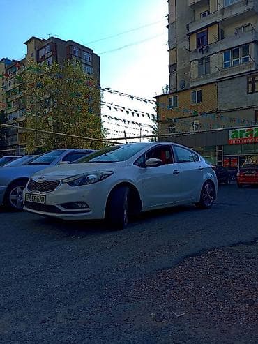 Kia K3: 1.6 l | 2013 il Sedan