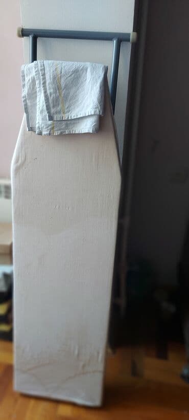 utu masası şkaflı: Bu ütü masası ağardılmış kətan örtüklə tamamlanmışdır və qatlanabilən — 6