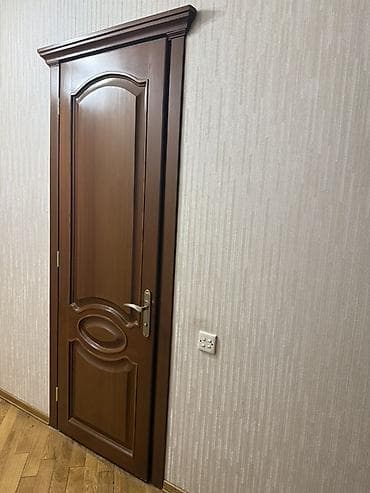 Klassik dizaynlı taxta otaq qapısı - Material: Bərk ağac əsaslı