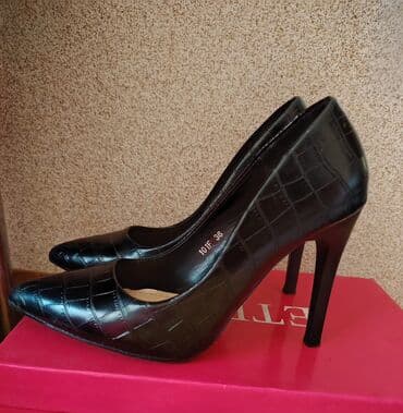 yaşıl qadın ayaqqabıları: Qadın dəbli tufli – Bifriss - Rəng: qara - Model: klassik, sivri — 1