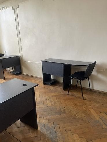 Ofis üçün iş masaları və stullar dəsti - Qara rəngli kompakt iş