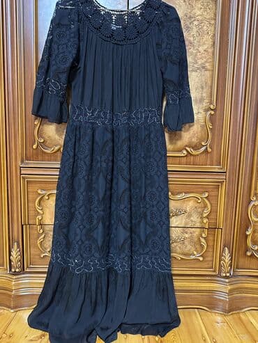 Yenidir 1-2 dəfə geyinilib
44 ölçüdür
Bakı şəhəri