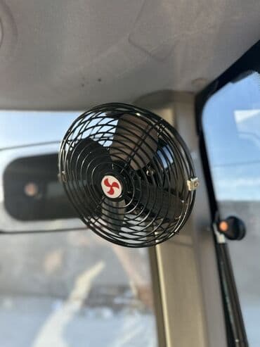 dete 75 трактор: Yeni RD1004 modeli traktor. Mavi və ağ rənglərdə, kabinli və müasir — 11