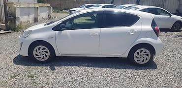 zaslonka satilir: Toyota Aqua: 1.5 l | 2018 il Hetçbek — 4