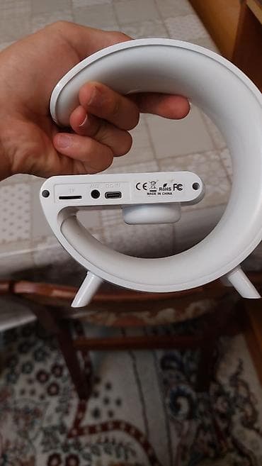 Ağıllı masaüstü LED lampa, simli şarj və saat funksiyası ilə. Müasir — 3