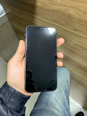 iphone 11 satis: IPhone 11, Qara, Face ID — 3