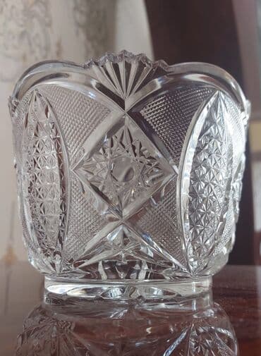 Kəsilmiş naxışlı büllur qab - Material: qalın, şəffaf büllur şüşə -