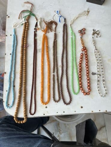 Kişi Geyimləri: Məhsul: Müxtəlif təsbeh dəsti Təsvir: - Fərqli material və rənglərdə — 1