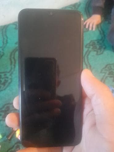 mikro qulaq: Smartfon satılır - Tam ekranlı, damla tipli ön kamera çıxıntısı olan — 1