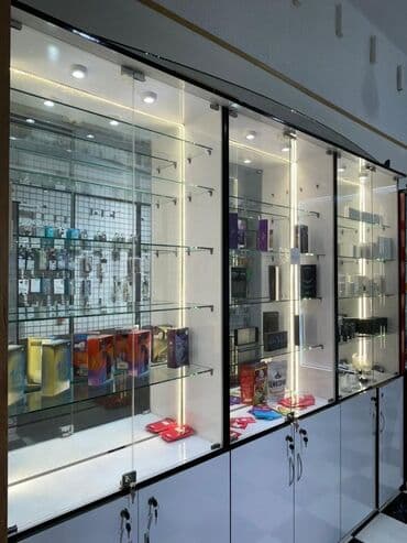 soyuducu temir: Telefon mağazasının içinde 3 vitrin arendiya verilir telefon satışı — 6