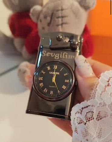 Kvars mexanizmlı saatlı alışqan - Korpus: metal, parlaq qara rəng -