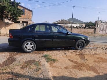 disko şar: Opel Vectra B modeli, tünd rəngdə sedan kuzov tipinə malikdir — 2