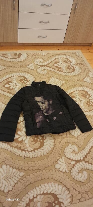 qara cins pencekler: 3 ədəd qış gödəkçəsi 1) Qırmızı kapüşonlu gödəkçə - Rəng: tünd — 5