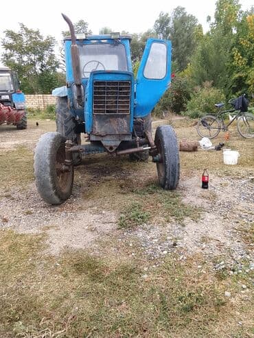 disklər r14: Mavi rəngli təkərli traktor. Texniki xüsusiyyətlər və quruluş: - Ön — 1