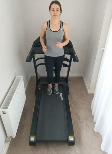 Dəbilqələr: Qaçış trenajoru – BodyFit elektrikli treadmill - Rəng: qara, möhkəm — 1