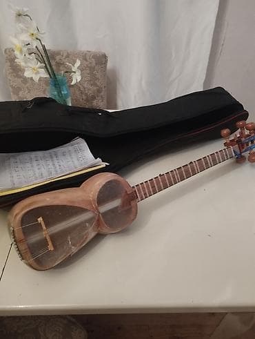 Tar: Tar – milli simli musiqi aləti - Korpus: iki hissəli armud formalı — 2