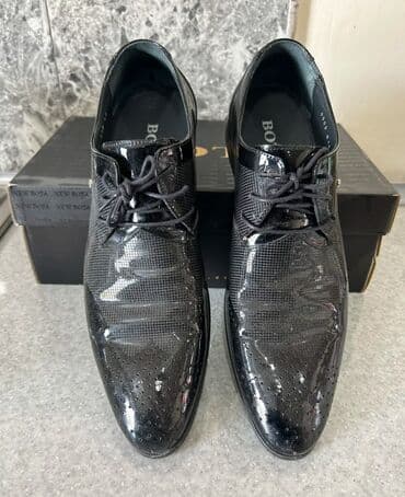 ayakkabı: Kişi klassik rəsmi ayaqqabı satılır.Səliqəlidir.Qutusu var.Ölçüsü — 2