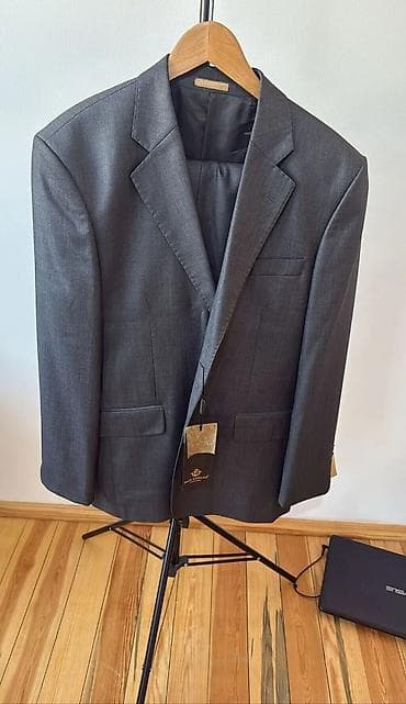 Paco Romano brendinə məxsus, boz rəngli kişi kostyumu. İtaliya