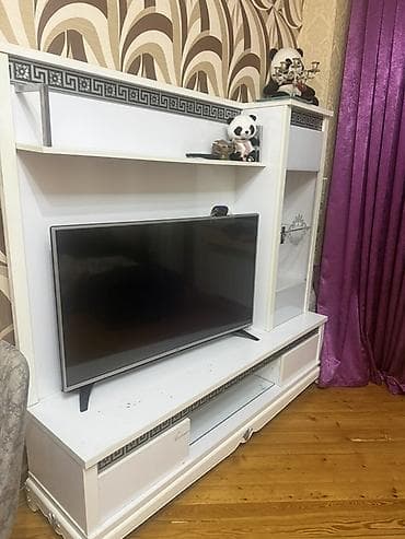 tv 43: Ağ rəngli TV stendi və vitrinli divar modulu - Korpus: ağ laminat/MDF — 2