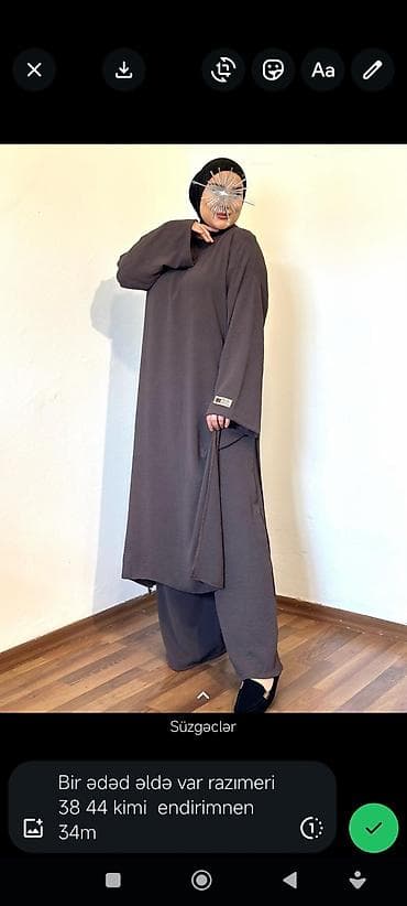 İki hissədən ibarət qadın dəsti – uzun, sərbəst kəsimli tunik və eyni