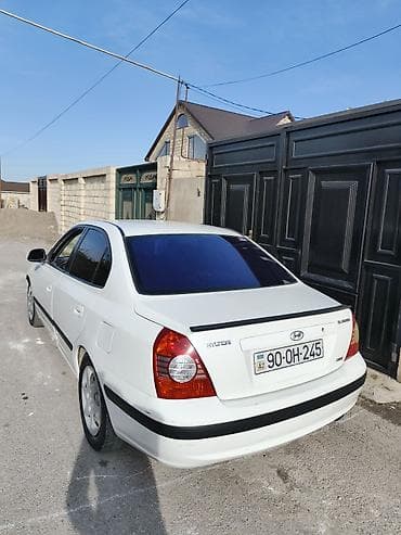 ilkin odenis 2000 azn avtomobil: Hyundai Elantra: 1.6 l | 2005 il Sedan — 4