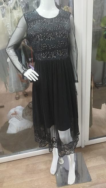 xonca bezemek: Qara ziyafət paltarı - Model: dizə yaxın uzunluqda, A-kəsim - — 1