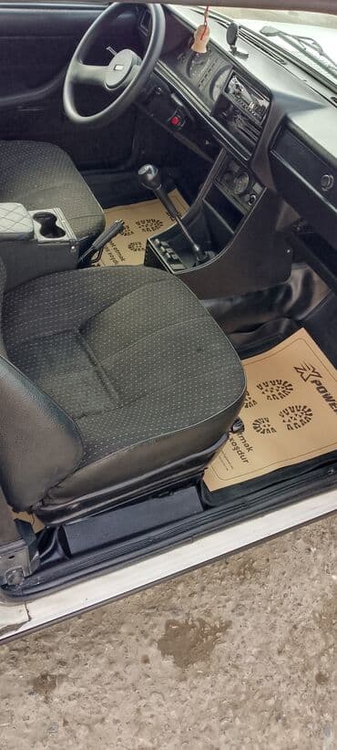 vaz 2103: LADA 2107 sedan – klassik ağ rəngli, 4 qapılı, arxa ötürücülü model — 8