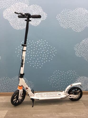 Alfa Romeo: Enni teker, diskli tormuznan. Ağ rəngli, qatlanan konstruksiyalı — 1