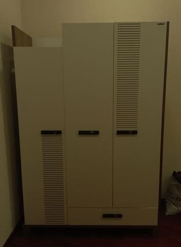 qedimi dolab: Açılan, 3 qapılı Düz dolab, Şifonyer — 1