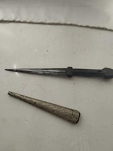 kohnə xalca alıram: Bu xəncər kəskin tiyəyə malikdir. Qara rəngli qulpu ilə rahat tutuş — 2