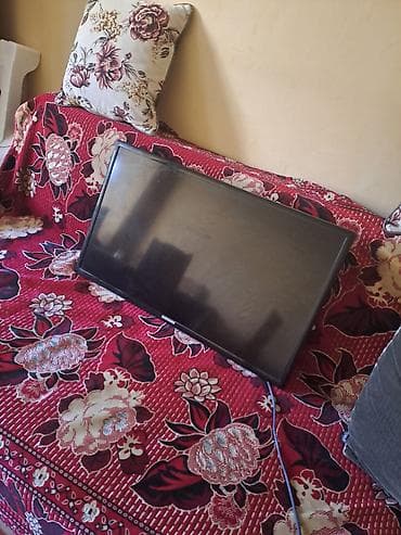 gitara tuner: Samsung LCD televizor - Ekran diaqonalı təxminən 32" (seriya etiketi — 2