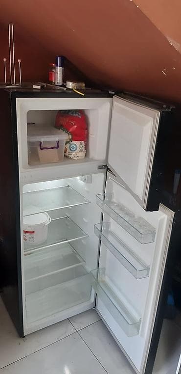 İki qapılı soyuducu - Yuxarıda dondurucu, aşağıda əsas soyuducu bölmə — 1