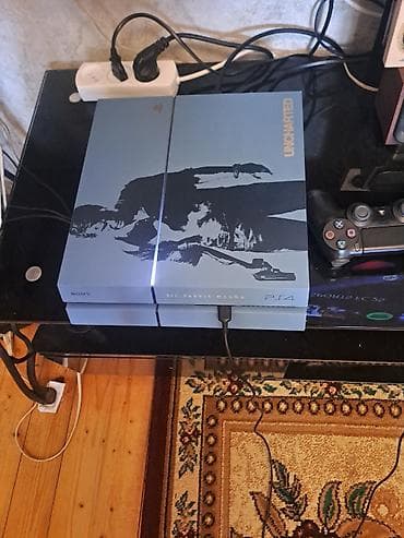 video maqnitofon: Sony PlayStation 4 Uncharted limited version 2 dualsock ilə birlikdə — 4