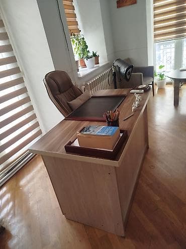 yer suren: Təcillir satılır ofis mebeli respsin 1divan 2kresol — 5