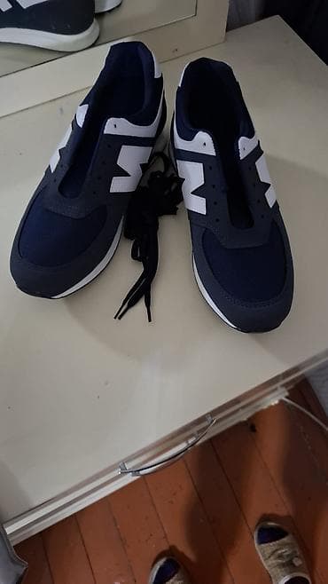 new balance: Endirimde olacag real aliciya.Dizayn: Tünd göy rəngdə idman — 1