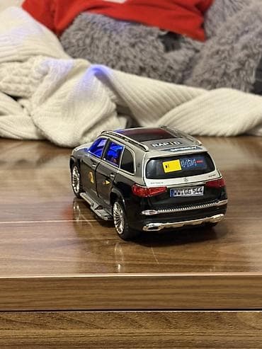 Oyuncaq model maşın – lüks SUV tipli die-cast metal və plastik qarışıq — 3