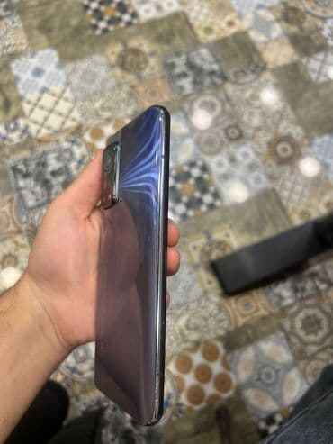 world telecom xiaomi: Smartfon – metal çərçivə, parlaq boz/gümüşü korpus. Korpusun sağ — 9