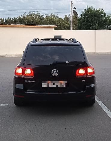 cayenne krilo 2013: Volkswagen Touareg V6 – qara rəng, tam ölçülü premium SUV — 3