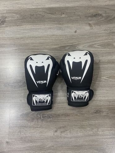 Əlcəklər: Venum boks əlcəkləri – 12 oz Çox az işlenibdi üsdünde bint ve qabida — 1